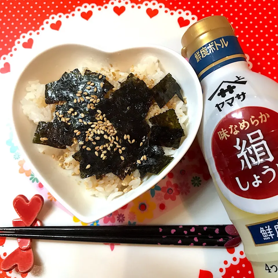 ヤマサさんの味なめらか絹しょうゆと海苔と白胡麻をご飯にかけただけなのに、とっても美味しい。|杏さん