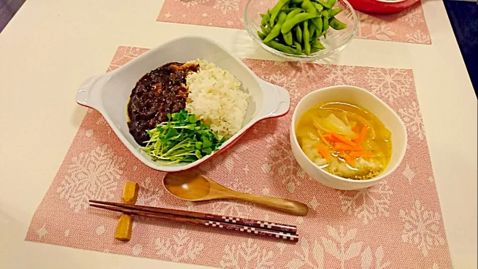 今日の夕食 無印のジャージャー飯、冷凍餃子の塩麹スープ、枝豆|pinknari🐰🌈さん