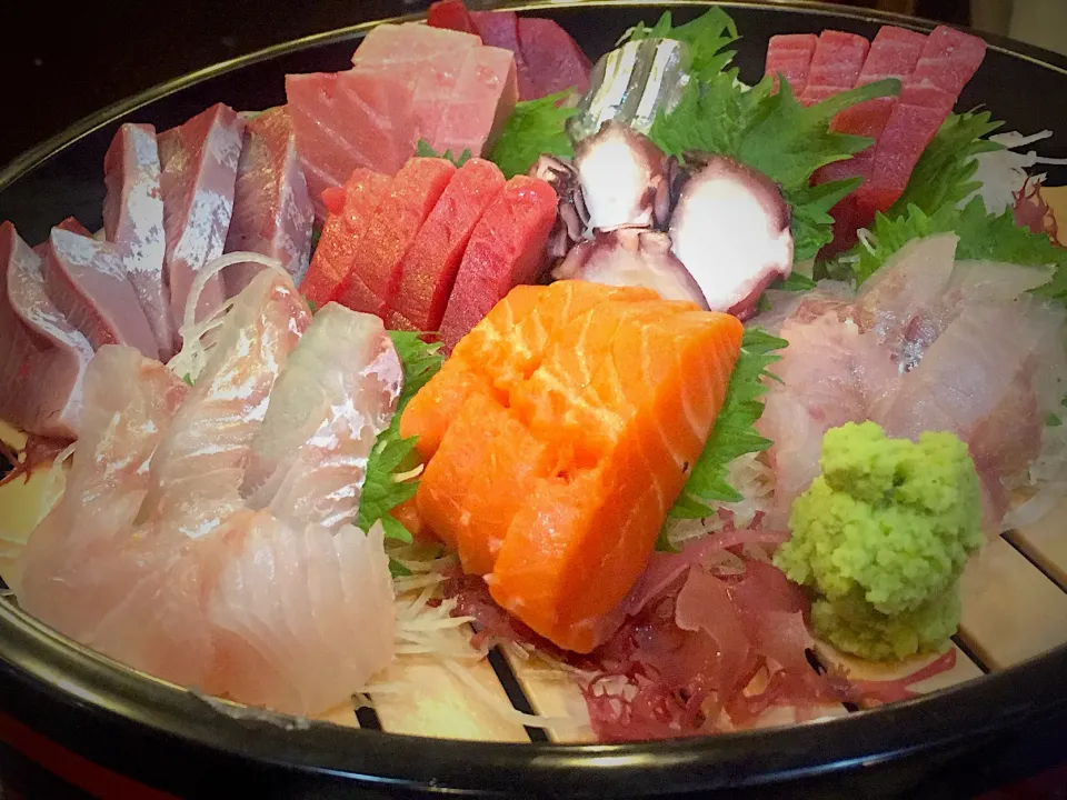 .... Today’s assorted sashimi 🐟🐙🦑🦐🦀🐡|チェリーリンさん