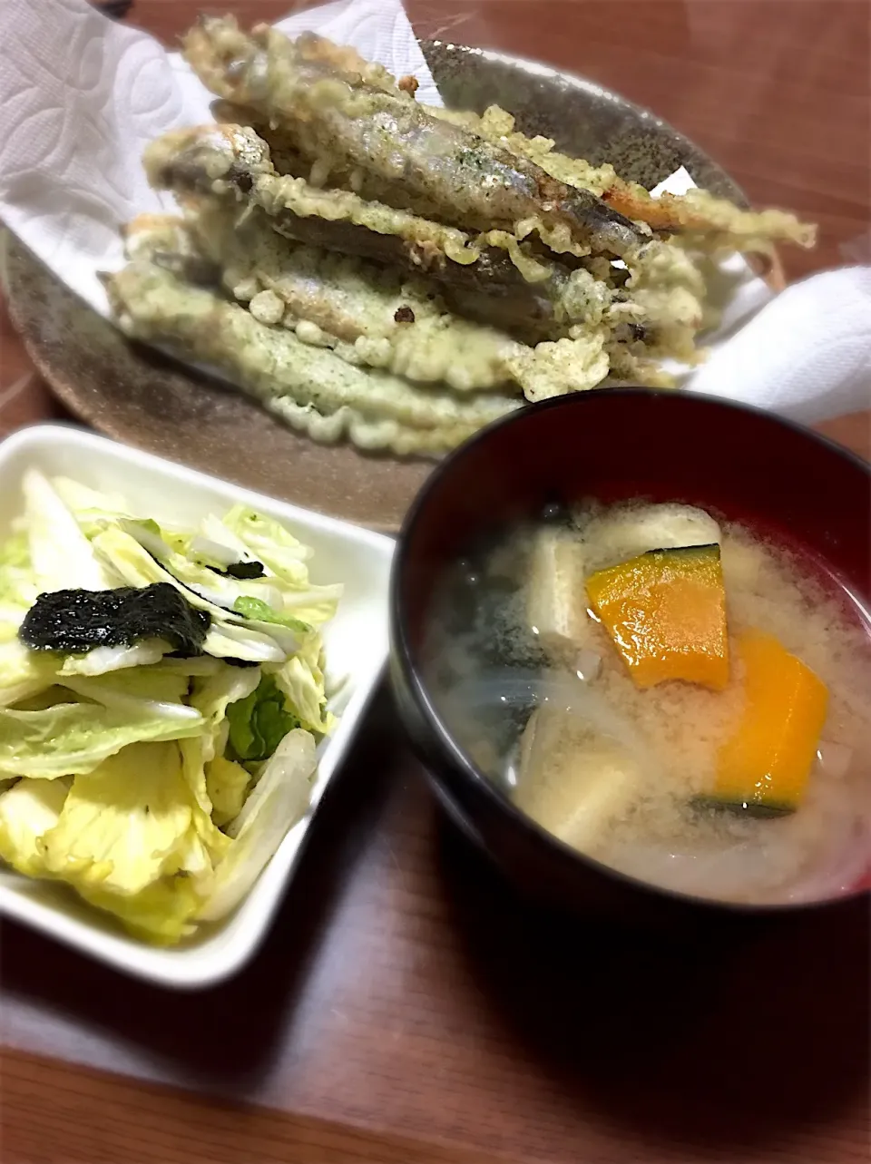 Snapdishの料理写真:夕飯
・子持ちししゃもの青のり天
・白菜のチョレギサラダ
・かぼちゃの味噌汁|まるちゃんさん