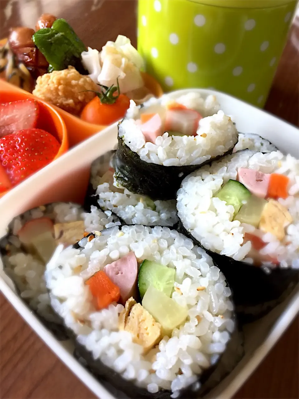 Snapdishの料理写真:土曜出勤弁当🍱
よくばり海苔巻き弁当
かぼちゃの味噌汁付き
デザートはいちご🍓|まるちゃんさん