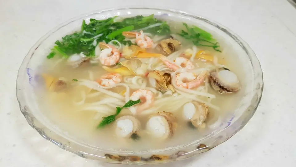 Seafood noodle soup|steven z.y.さん