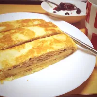 Snapdishの料理写真:卵焼き器で作るバアムクーヘンです|ひとみさん