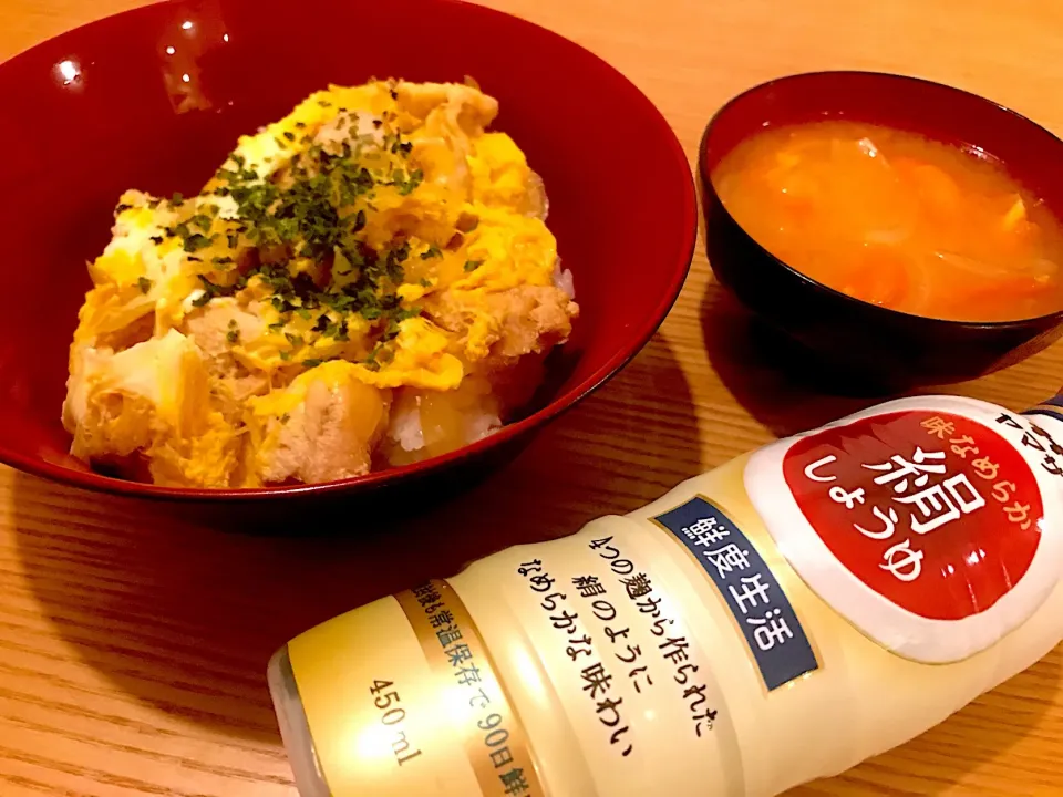 親子丼#トマトとたまねぎの味噌汁#夕飯#バーミキュラ #ヤマサ鮮度生活なめらか絹しょうゆ|えりこ　　　      　　 2016.2.14~さん