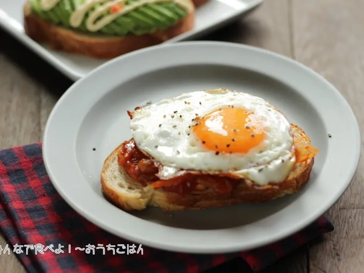 豆の煮込みの目玉焼き乗せタルティーヌ|川津由紀子さん