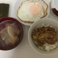 朝ご飯 納豆ご飯 目玉焼き|hiroさん