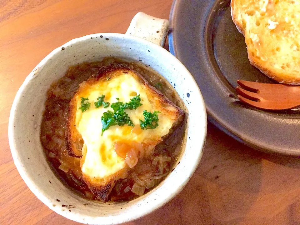 Snapdishの料理写真:オニオングラタンスープ|こんぶさん