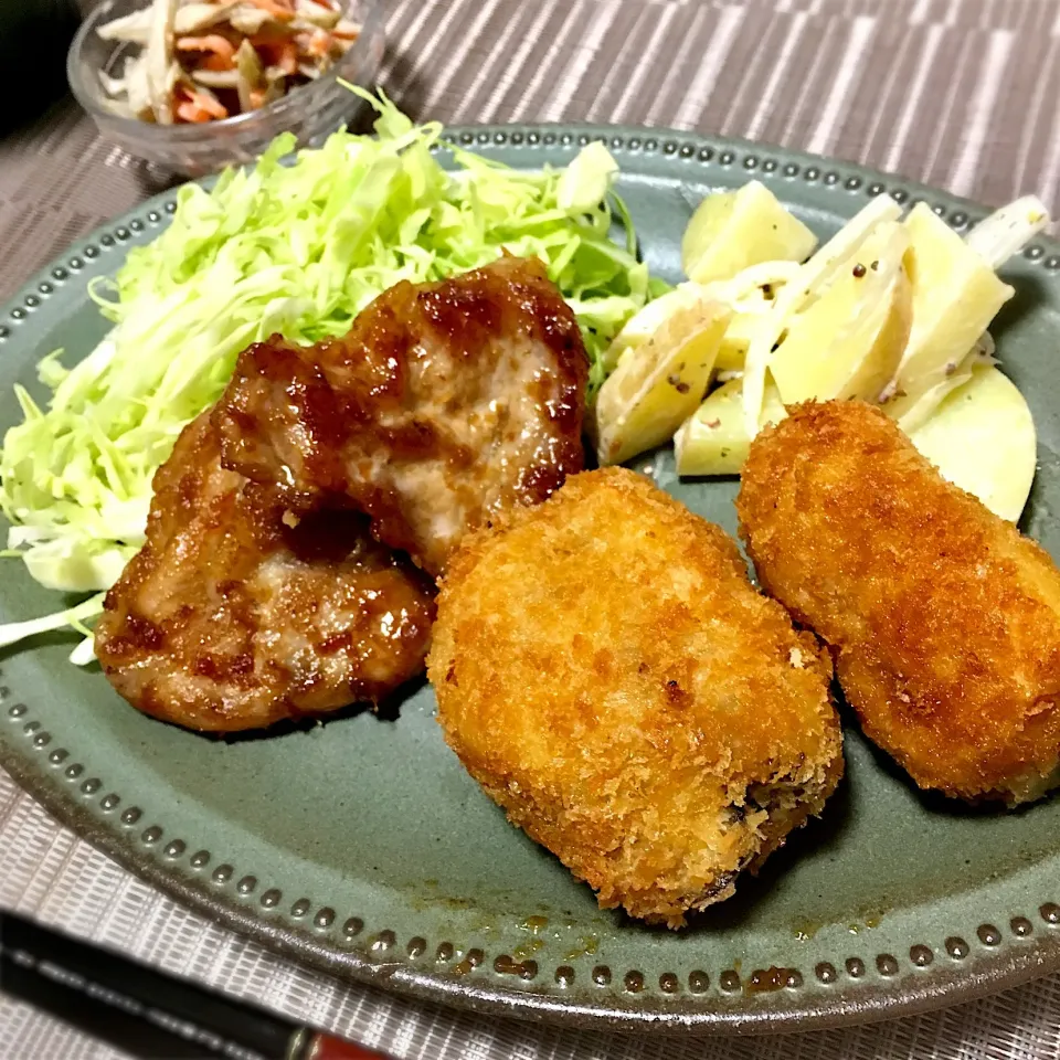 有本葉子さんレシピの椎茸肉巻きフライ、豚生姜焼き ごぼうサラダ ポテサラ|たまさん