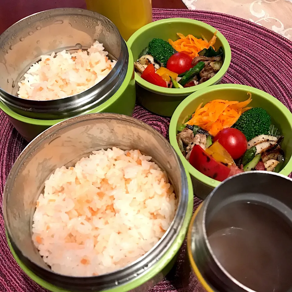 Snapdishの料理写真:今日のお弁当🍱

月曜日
まだまだ寒い朝
防寒対策忘れずに
今週も頑張っていきましょう
気をつけていってらっしゃい👋|mokoさん