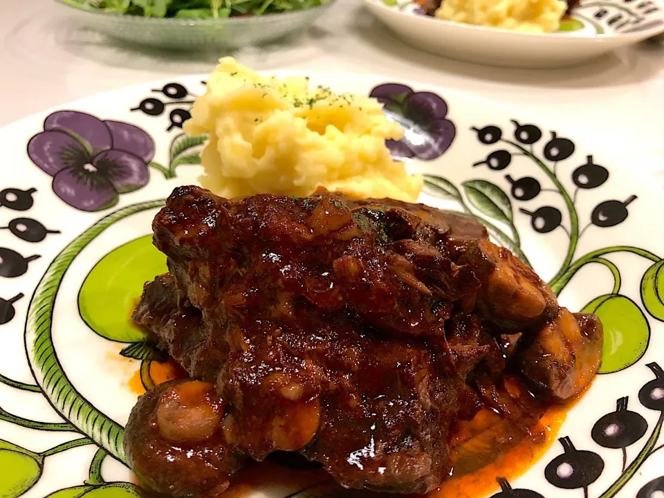 牛肉の赤ワイン煮込み、マッシュポテト添え✨|NOBUちえさん