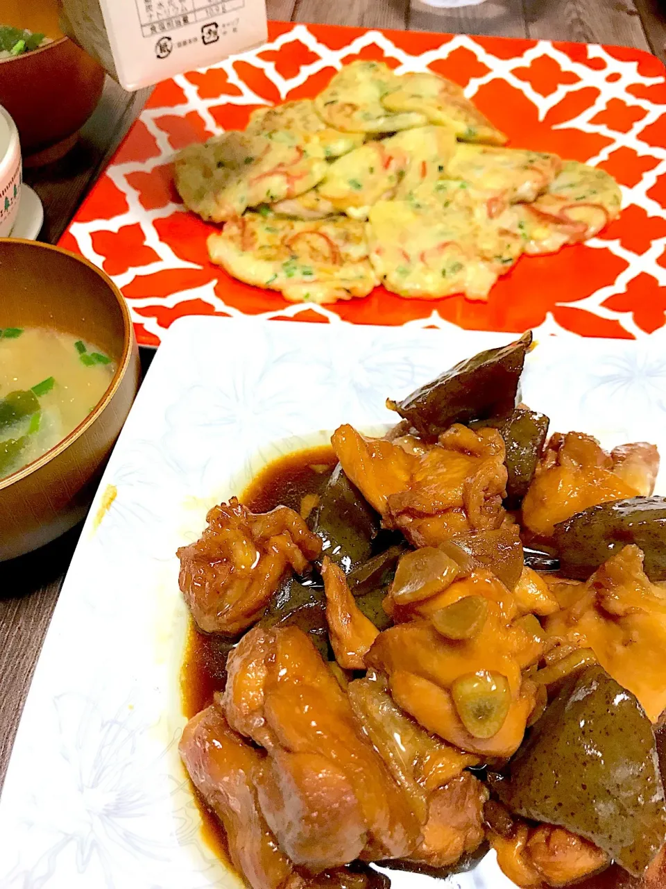 鶏肉とニンニク煮☆カニカマ豆腐焼|MEGUMIさん