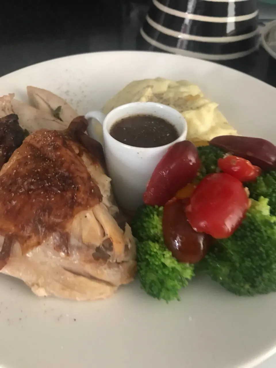 Snapdishの料理写真:Buttermilk Roasted Chicken with Roasted Garlic Mashed Potatoes
Steamed Broccoli with Tomato Vinaigrette|Christine pavelkaさん