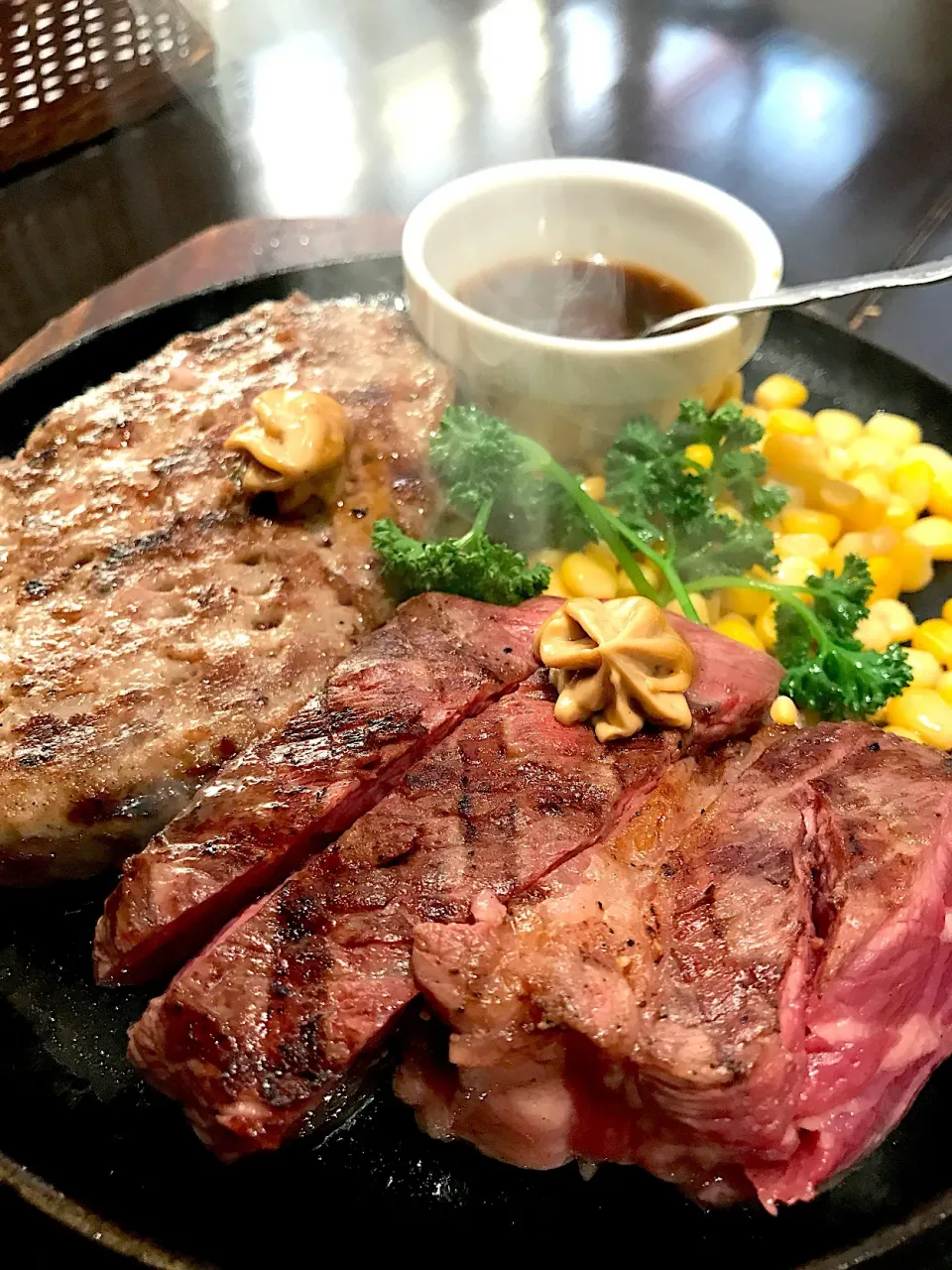 週末のレースに向けて今日から炭水化物抜き。ステーキとハンバーグで300g！|Tomyさん