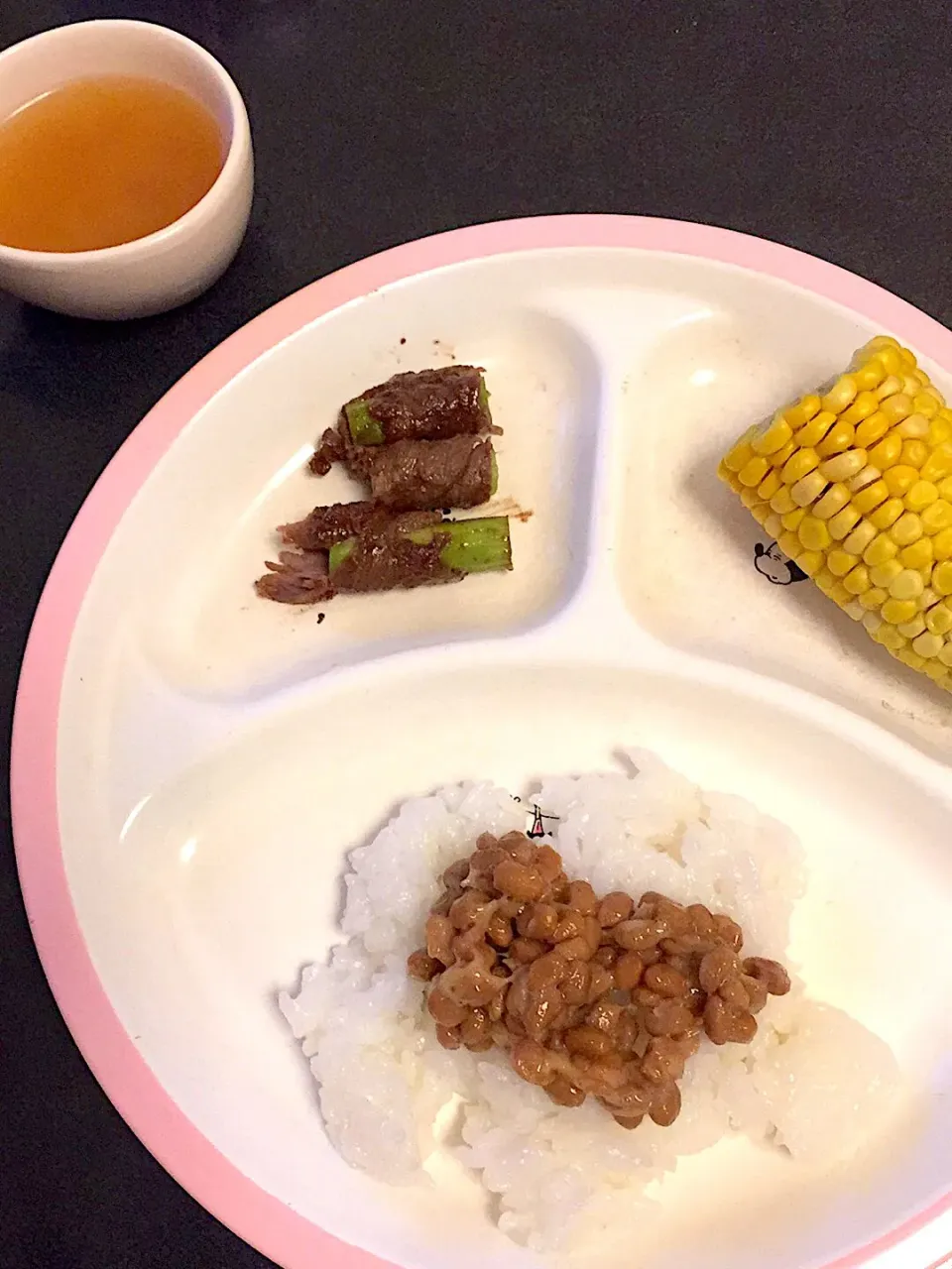 Snapdishの料理写真:離乳食 夜
・納豆ごはん
・アスパラの牛肉巻き
・茹でコーン
・大根のお味噌汁
・ブドウ|ぺろたんさん