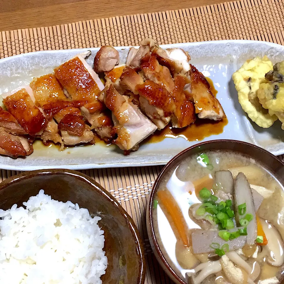 鶏モモ肉の照り焼きと牡蠣の天ぷら
具たくさん豚汁|もこうさぎさん