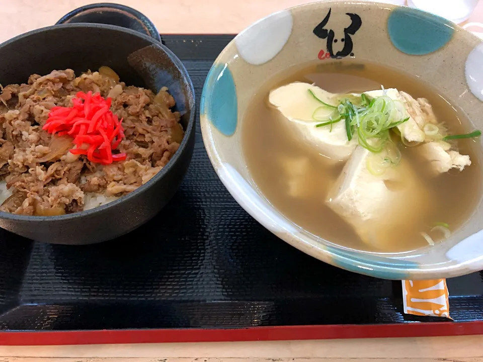 石垣牛の牛丼＆ゆし豆腐Lunch🍴2018/02/19|ちび太さん