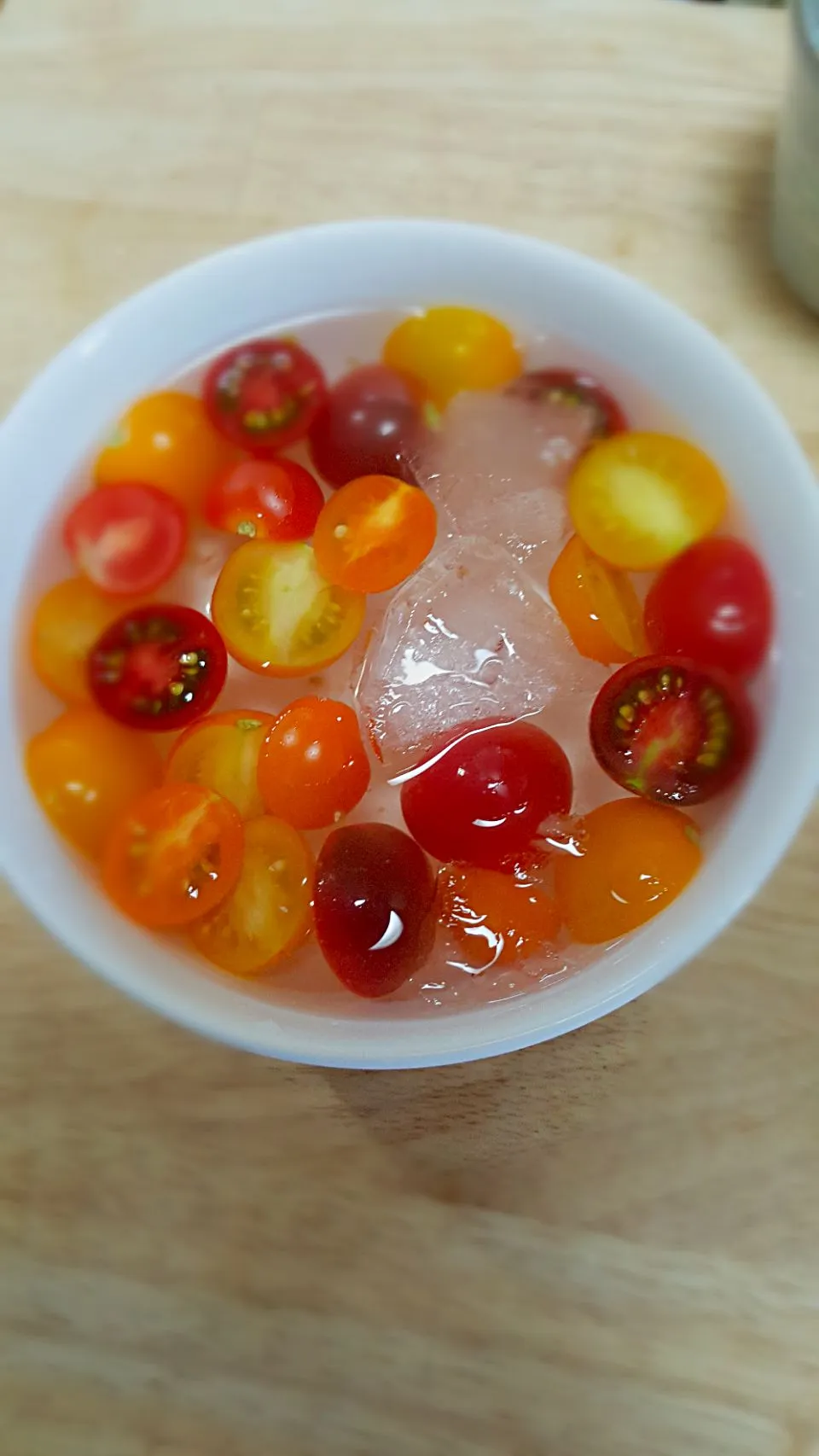 カラフルプチトマト🍅🎵　塩水で冷やすととっても旨い👌|あまちゃんさん