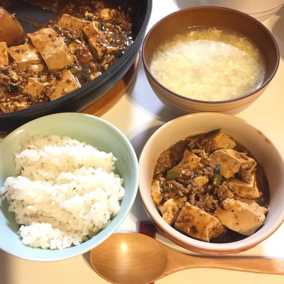 麻婆豆腐、玉子とコーンのスープ🌽、はとむぎ入りご飯🍚|nokorinさん