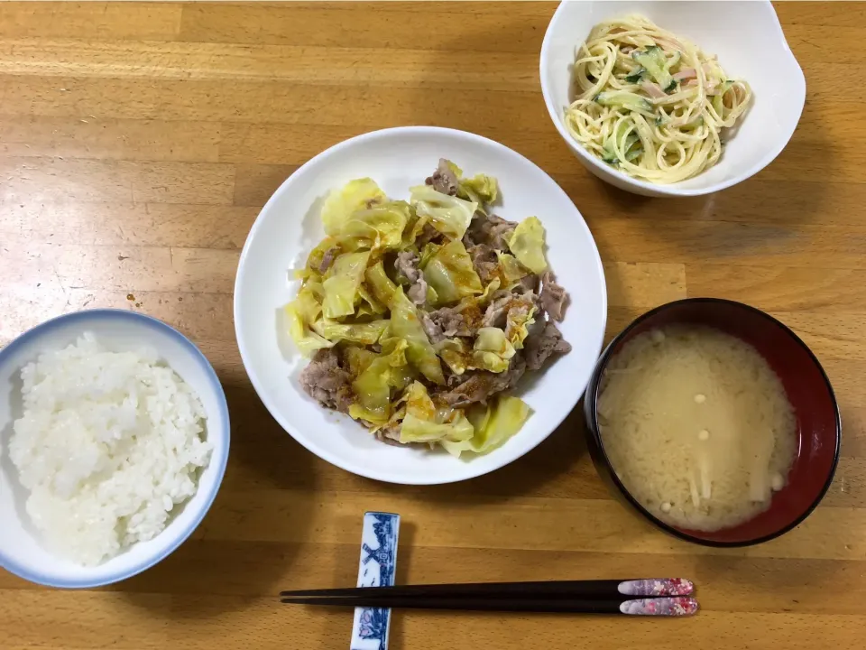 Snapdishの料理写真:夕飯🎵キャベツと豚肉の蒸し煮🎵|kiyominさん