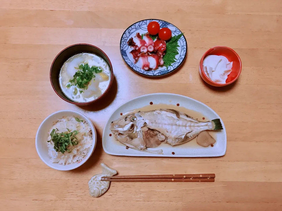 夕ごはん
ハゲの煮付け
生姜とちりめんじゃこのご飯|ちゃみこさん