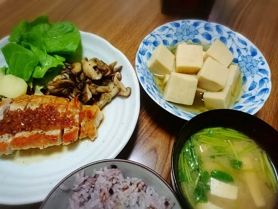 Snapdishの料理写真:・ポークステーキ
・高野豆腐の炊きもの
・豆腐の味噌汁|ようかんさん