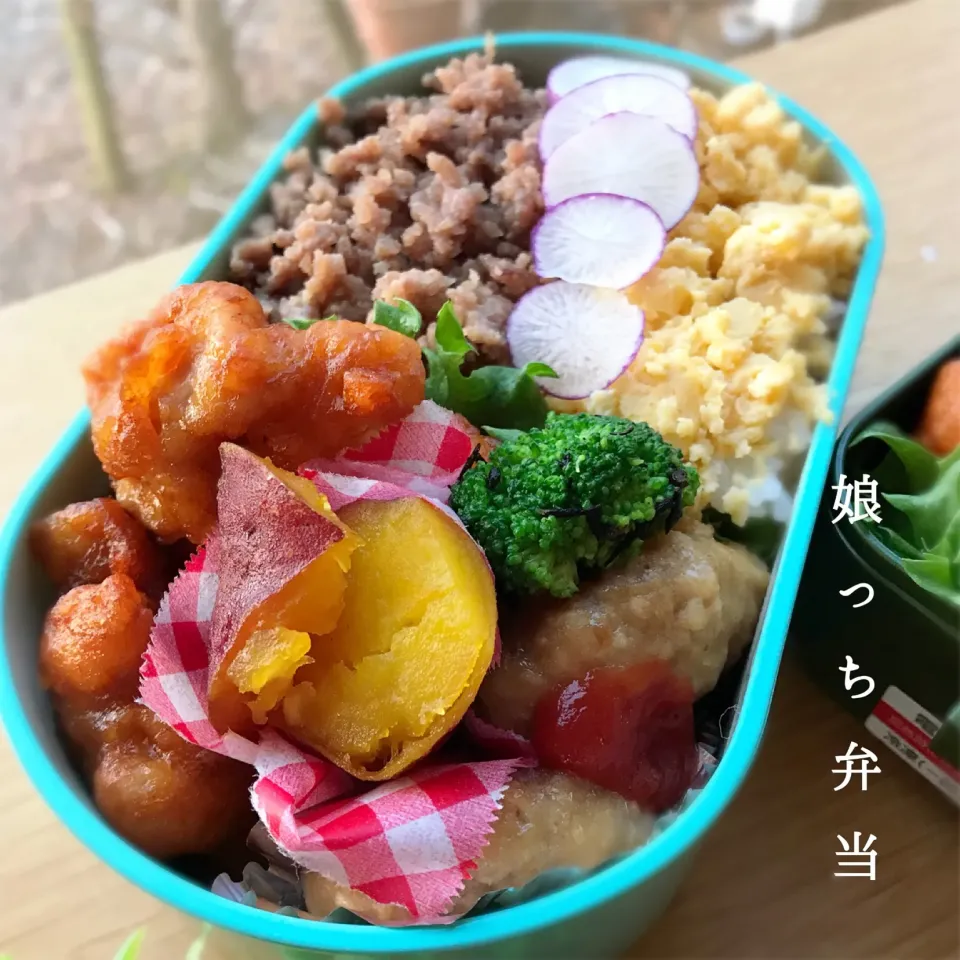 #今日のお弁当  #娘弁当 は#そぼろ弁当 に好きな#唐揚げ#ハンバーグ おやつには#さつまいもの甘煮|さえちゃんさん