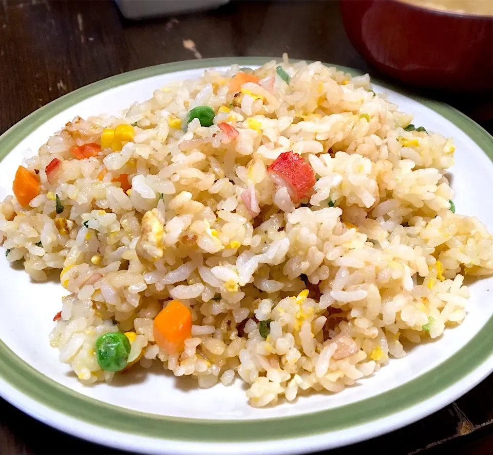 昼ごはん☀️☀️🔆
カニカマ炒飯
シジミ味噌汁
#カニカマ#マルコメ料亭の味|ぽんたさん