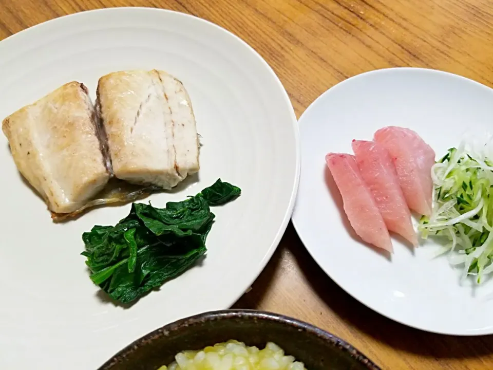 Snapdishの料理写真:サワラ(鰆)の刺身と塩焼き #鰆 #サワラ|漁吉丸ゆみさん