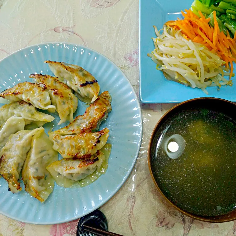 Snapdishの料理写真:2018.2.20（火）
焼き餃子
三色ナムル
焼き葱のスープ|たえさん