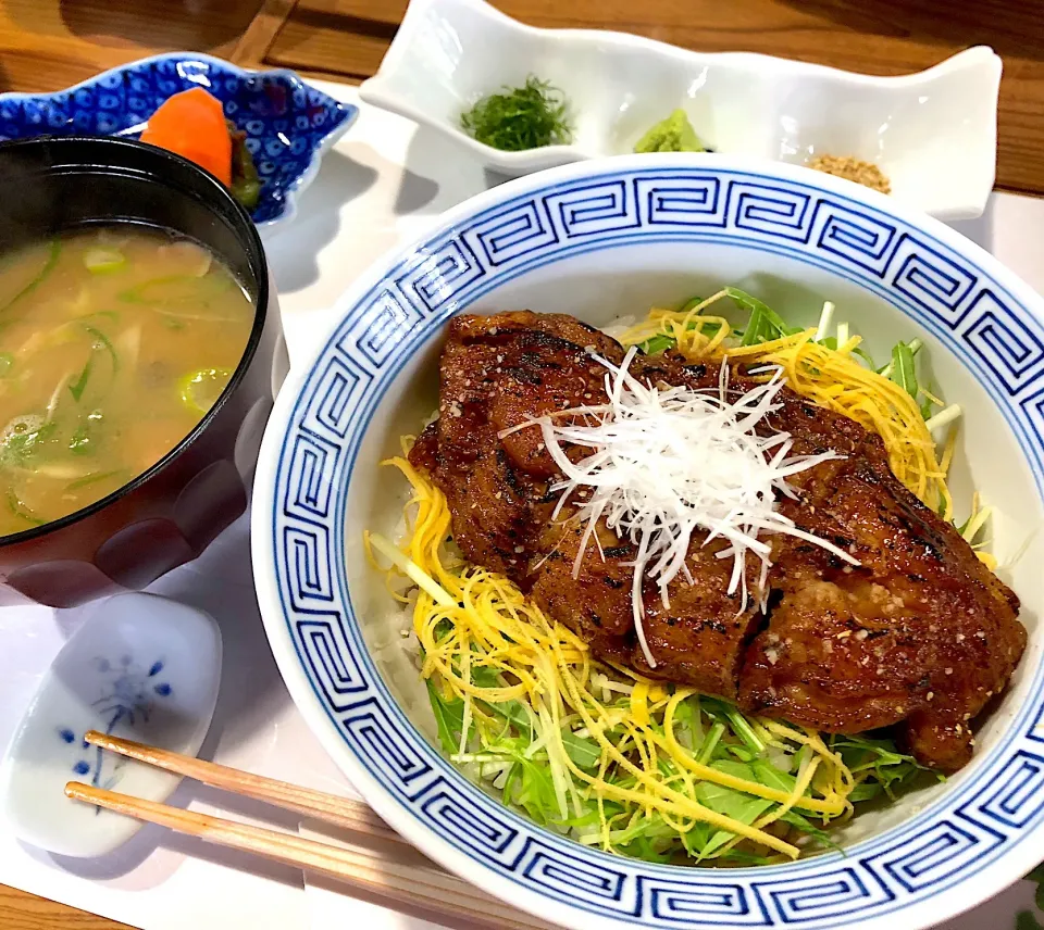 鯉の炙り丼（龍泉荘）|チルさん