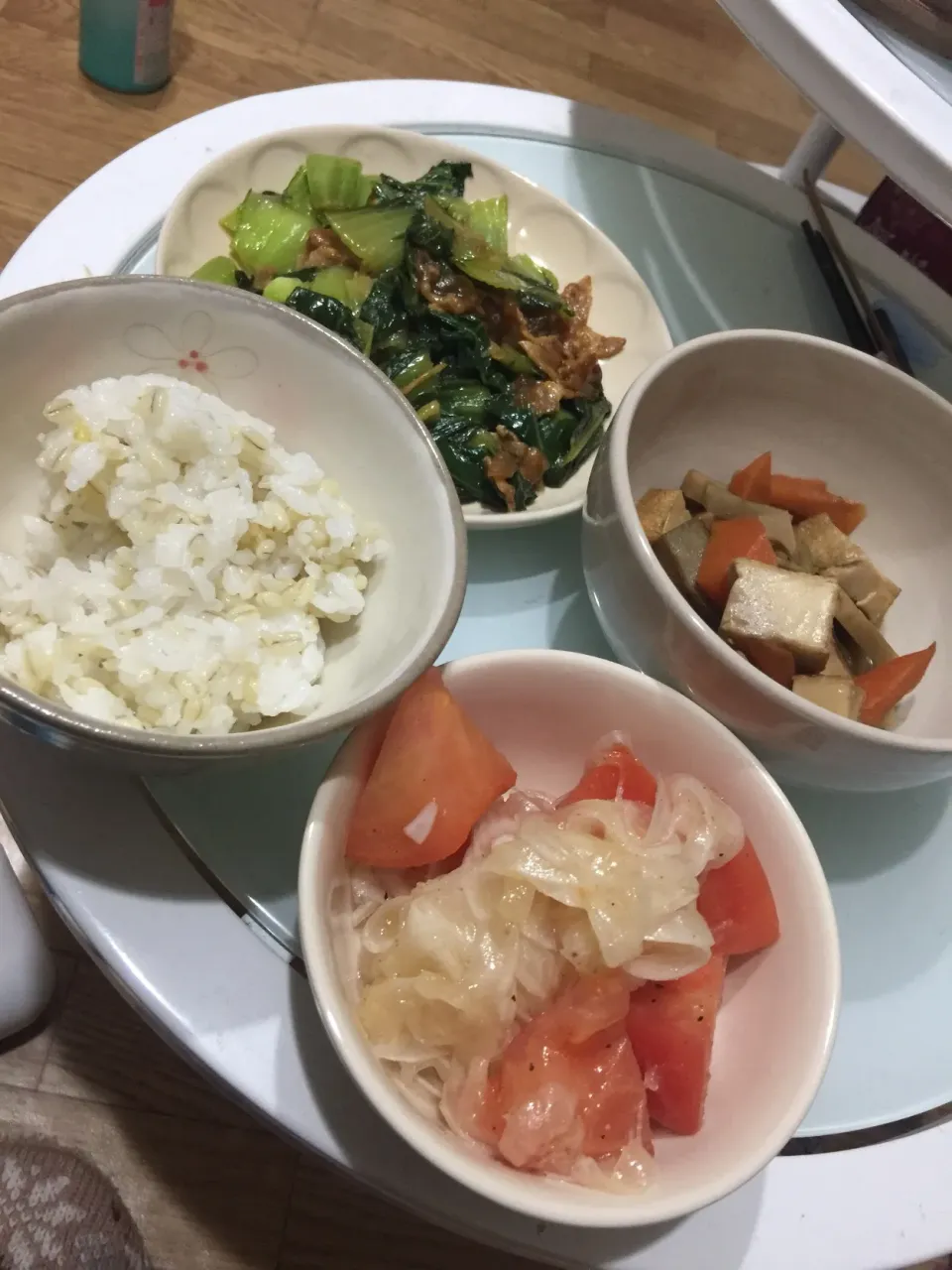 Snapdishの料理写真:チンゲン菜のオイスターソース炒め、トマトと玉ねぎのマリネ、根菜の煮物|Chokoさん