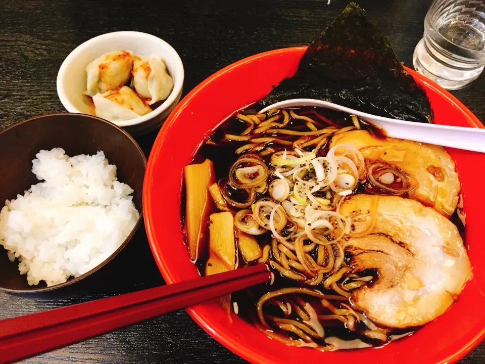 黒醤油ラーメン
水餃子|まいかさん