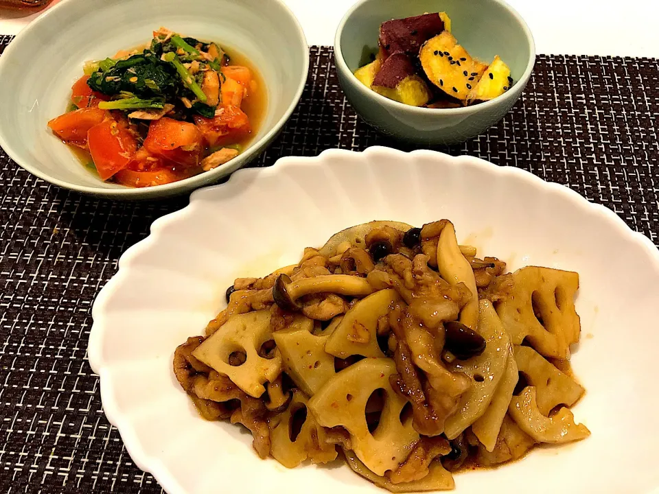 Snapdishの料理写真:#蓮根と豚肉としめじの甘酢炒め
#ほうれん草とトマトのツナ和え
#大学芋
 #うなぎいも|ゆぺこさん