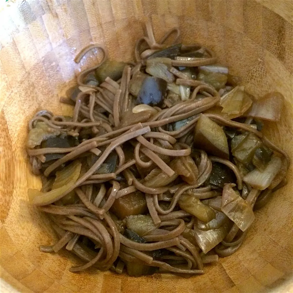 Soba noodles with eggplant and onion|MissYumYumさん