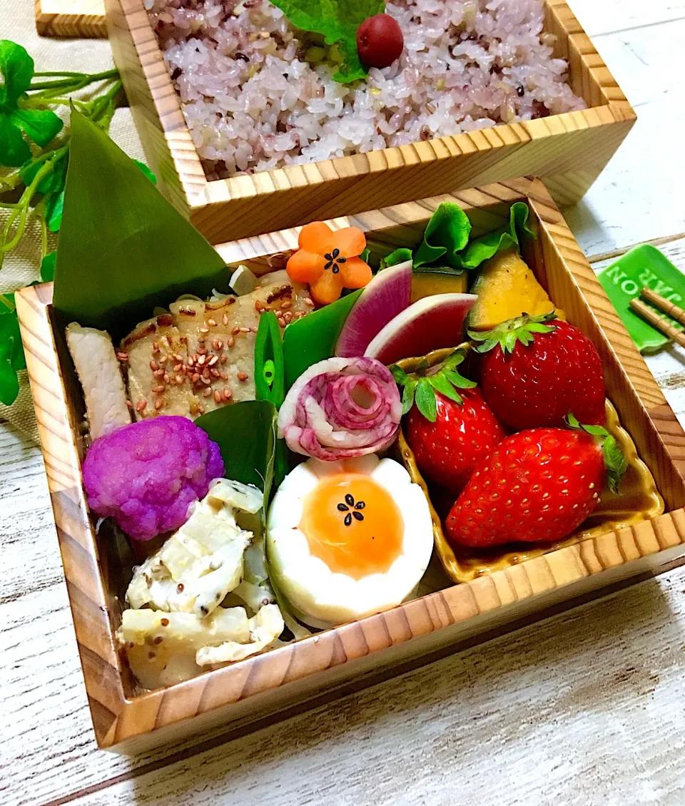 Snapdishの料理写真:トンテキ弁当…だけどいちご弁当⁉️|yukino_72さん