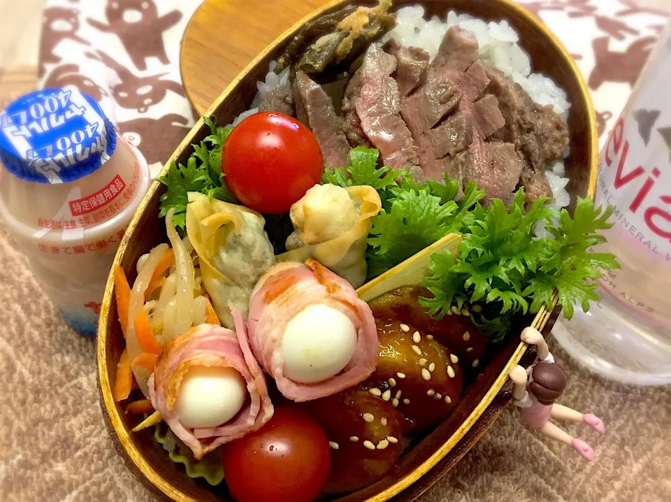 極み風牛タン重&南蛮味噌&うずらベーコン串🥓&長芋の甘酢焼き&ポパイコーン🌽揚げワンタン&もやしナムル&わさび菜&プチトマト🍅のダーリンお弁当♪

 #弁当  #フチ子 #牛タン🐮#利休風極#南蛮味噌は無添加✨|桃実さん