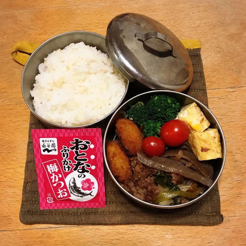 牛肉とこんにゃくと長ねぎの炒め煮弁当🍱
 #お弁当  #弁当  #中学生男子弁当|ちっくんさん