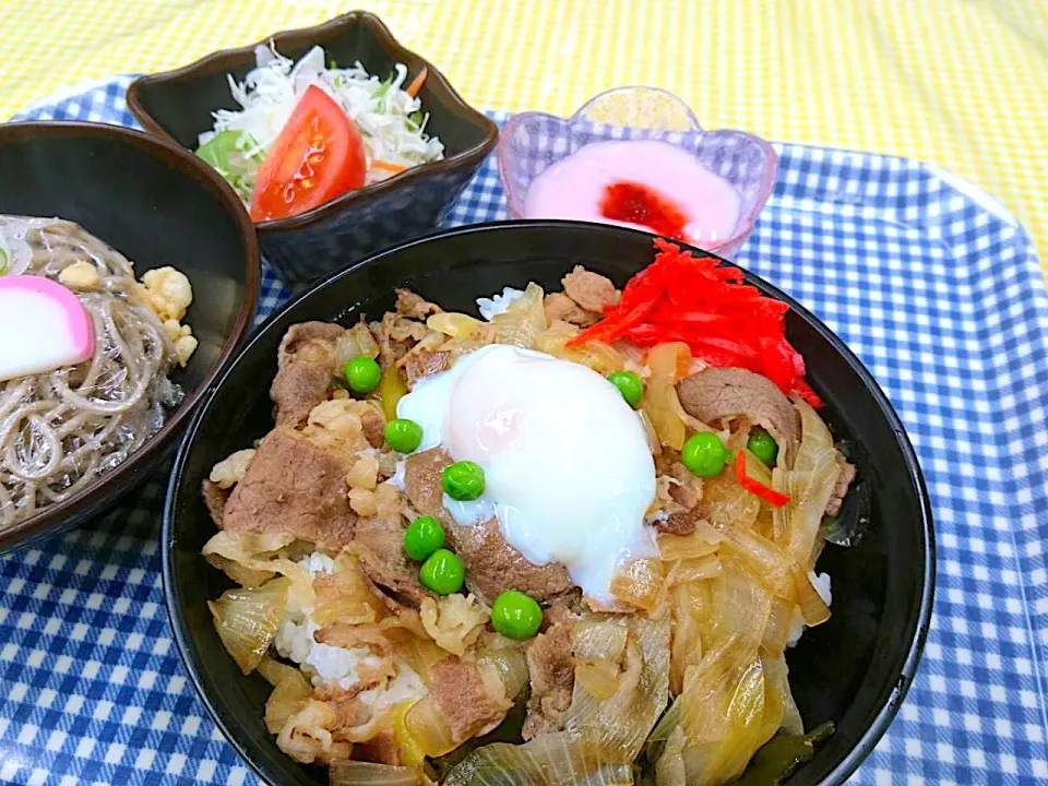 Snapdishの料理写真:牛丼・ハーフそばセット|nyama1さん