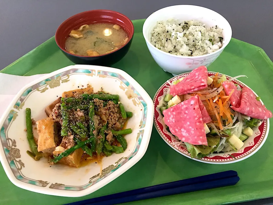 豚挽肉と厚揚の豆板醤炒め、イタリアンサラダ、山菜ごはん|Tadahiko Watanabeさん