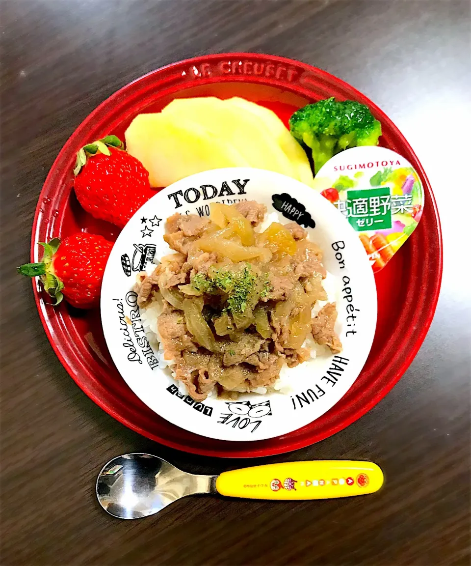 2/21❁息子 お昼ごはん☀️
牛丼
ブロッコリー🥦
りんご🍎
野菜ゼリー
いちご🍓|つんさん