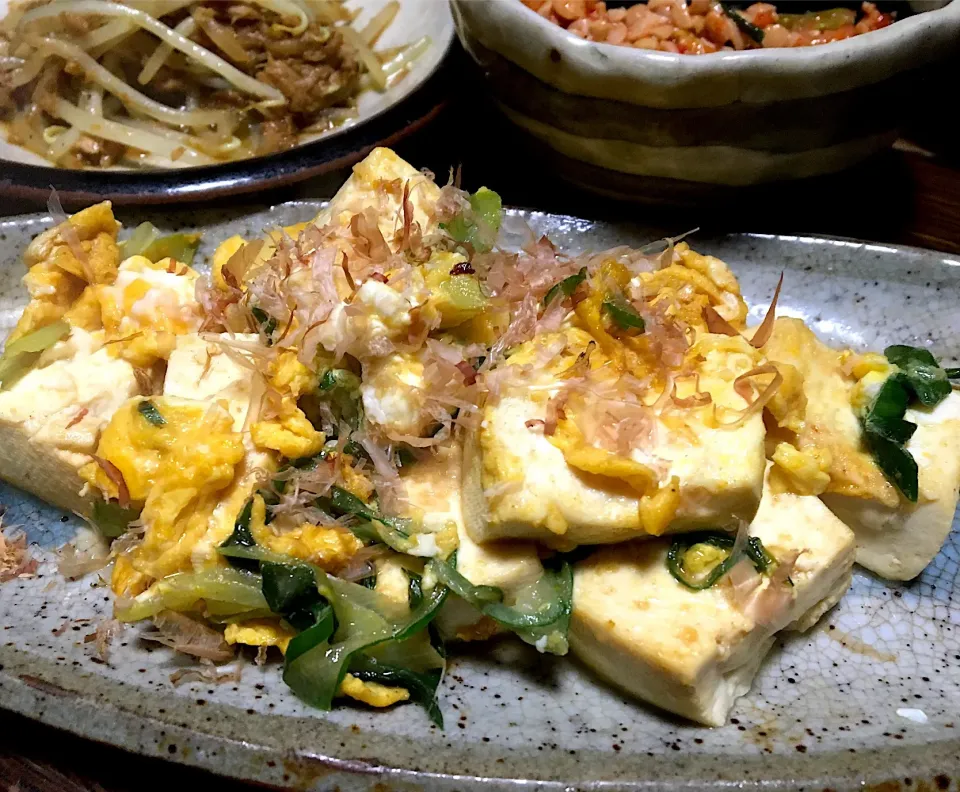 晩ごはん⭐️⭐️🔆
木綿豆腐の卵炒め
ツナともやしのカレー炒めᕕ( ᐛ )ᕗ
キムチ納豆  ほか
チーズハンバーグとか ポテサラとか|ぽんたさん