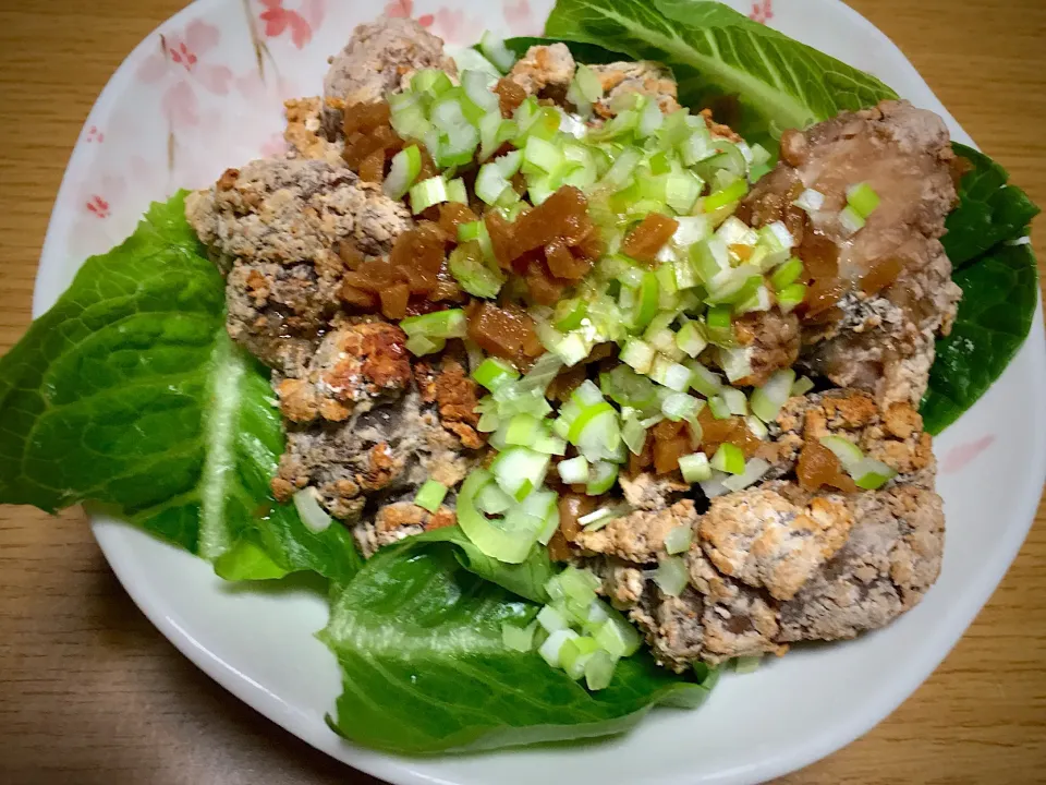 鰹の竜田揚げ🐟🍗
(刻みネギと刻み生姜醤油漬けをのせて)
一晩漬け込んであるので、何もつけなくても美味しい😋|yumyum😋さん