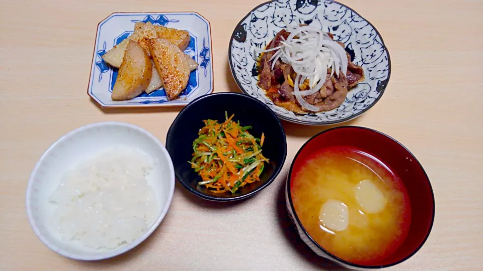 ２月１日　牛肉のさっぱりマリネ　豆苗とにんじんの胡麻和え　山芋のステーキ　お味噌汁|いもこ。さん