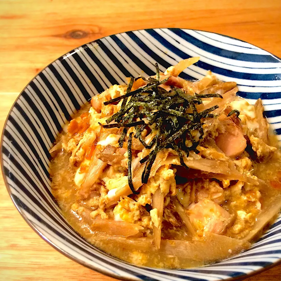 Snapdishの料理写真:鶏肉とごぼうの卵とじ丼|ゆうこさん