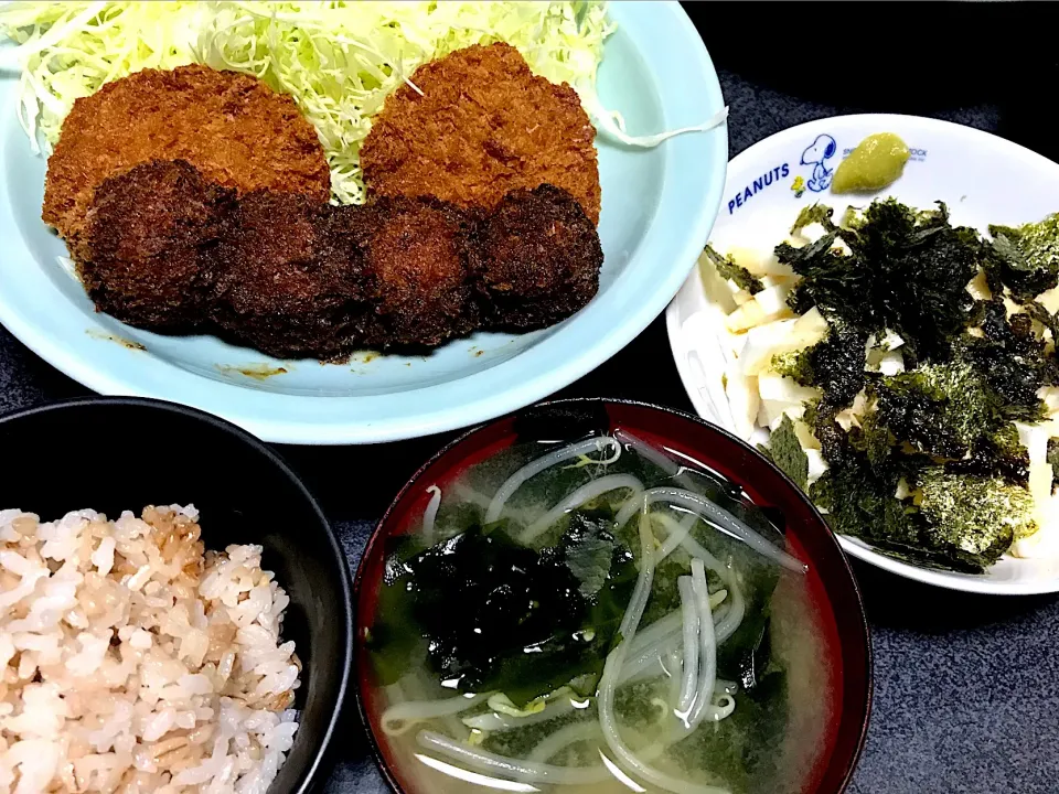 もち麦飯、ソースポテトフライ、カツ、キャベツ、柵切り山芋、もやしワカメ味噌汁|ms903さん