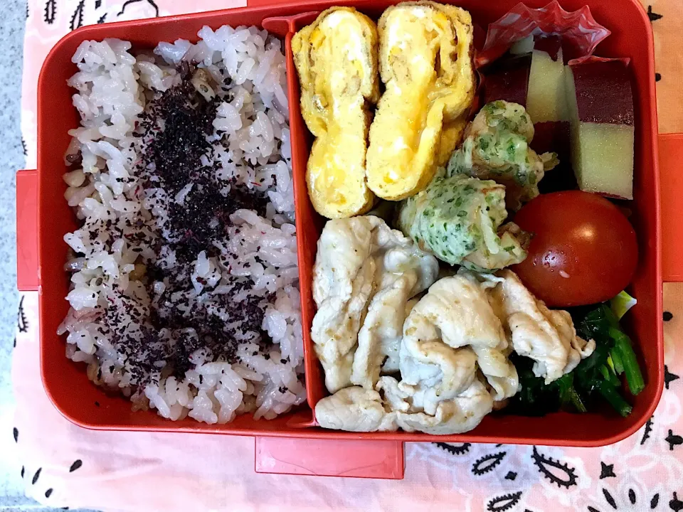 Snapdishの料理写真:♫2/22今日のお弁当♫〜豚しゃぶほうれん草胡麻和え、だし巻き卵、さつまいものレモン煮、ちくわの磯辺揚げ、トマト〜|Satokoさん