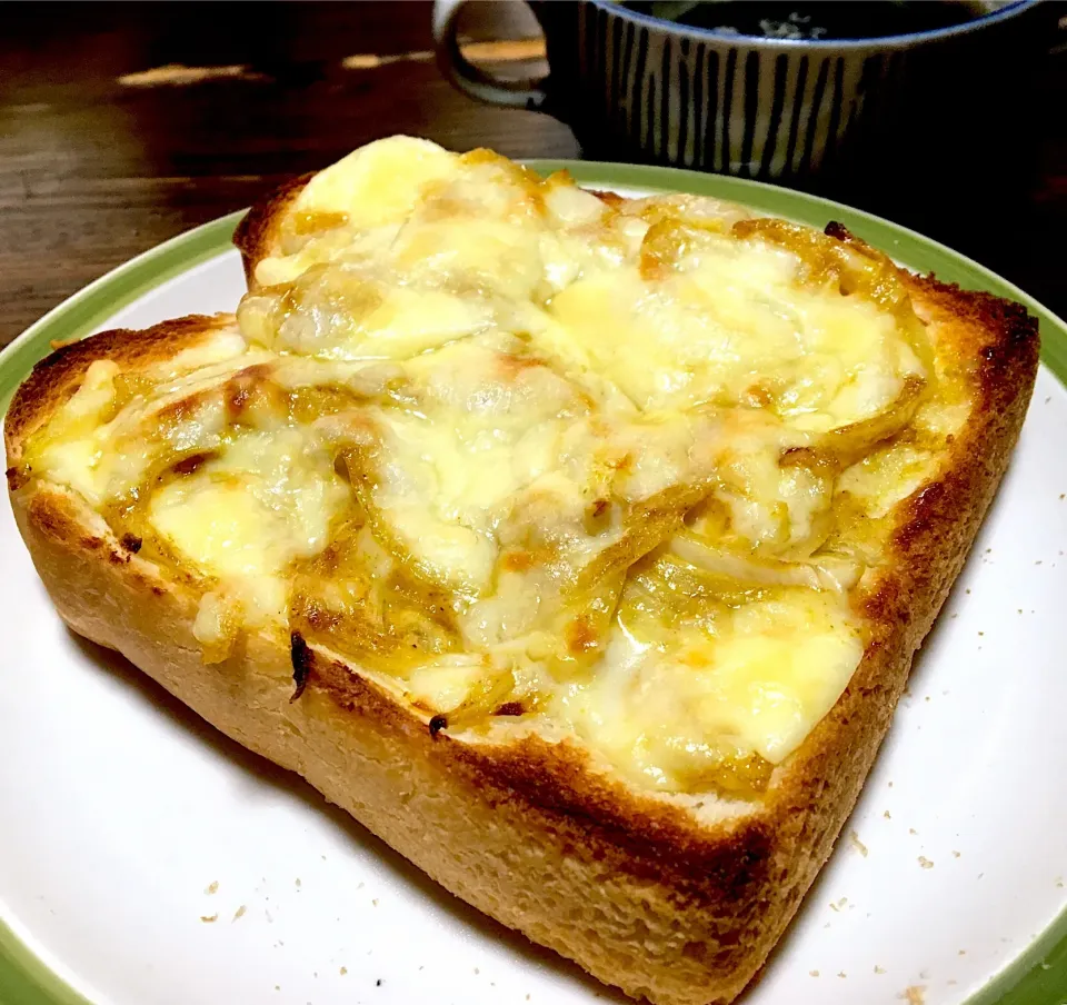 朝ごはん☀️☀️🔆
カレーオニオンチートースト🍛👹🧀
ワカメと大根皮スープ|ぽんたさん