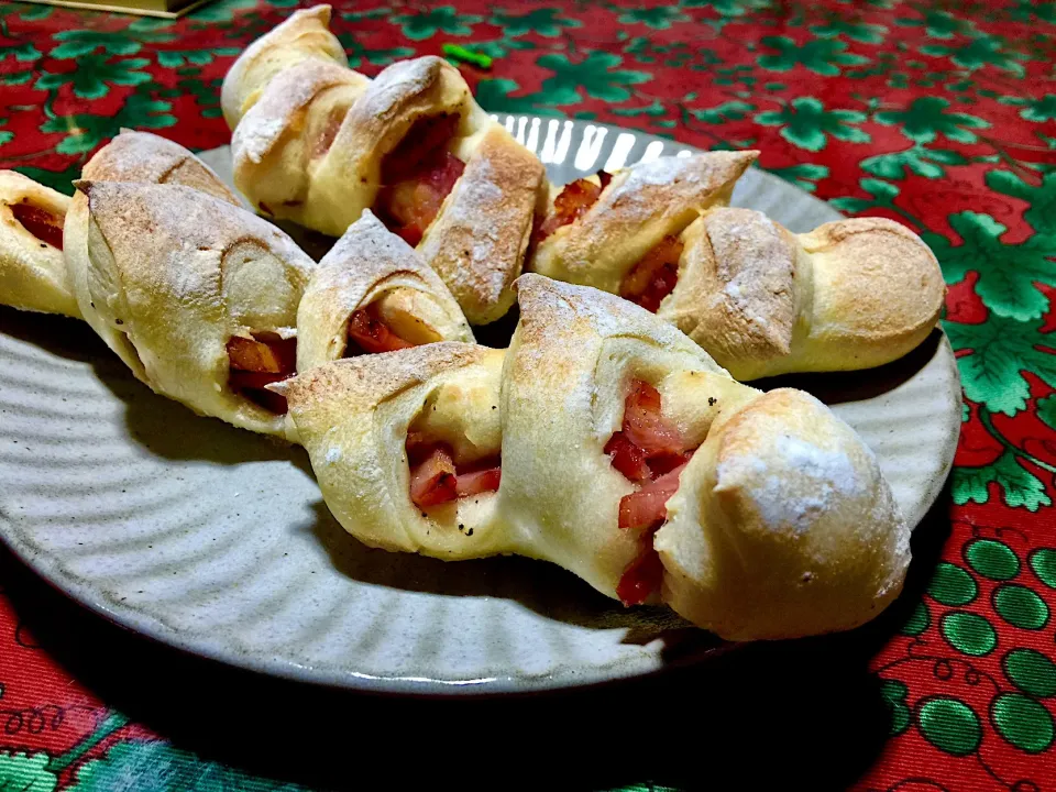 ベーコンエピが🥖焼きあがりました〜♪|keikoさん