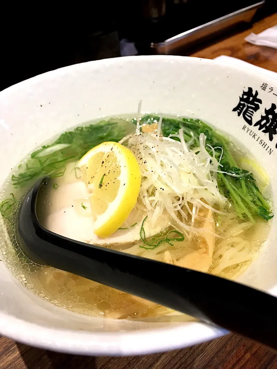 Snapdishの料理写真:塩ラーメン専門店✨
龍旗信RISE難波店の鶏塩ラーメン
美味しかったです💗|さくたえさん