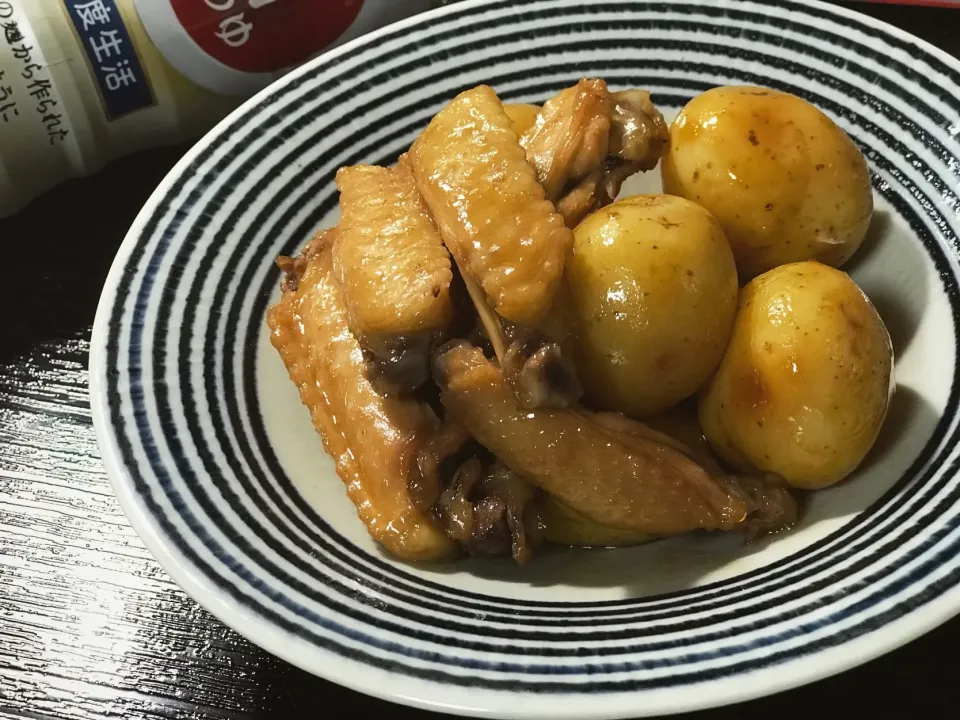 手羽先と新じゃがの甘辛煮|まる(丸大豆)さん